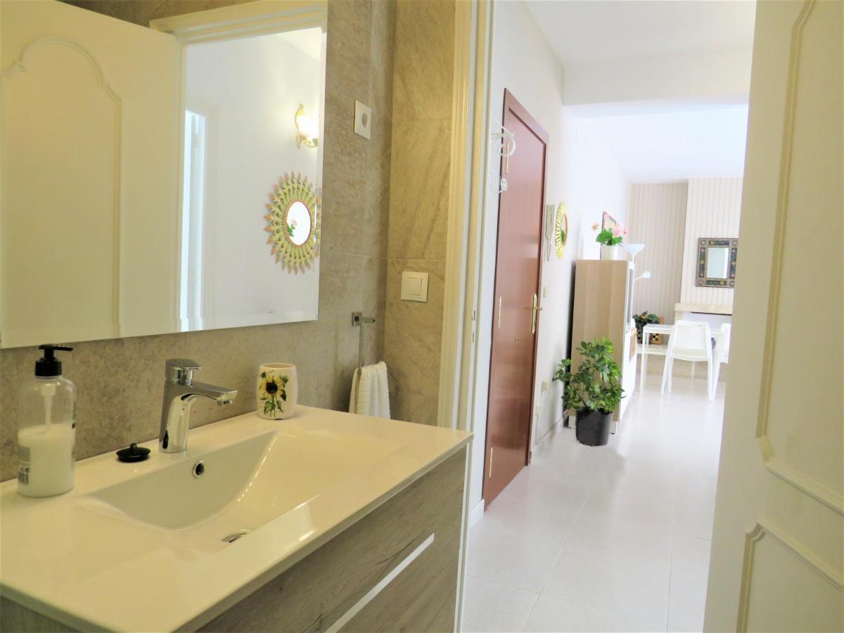 Elizabeth Beach Apartment With Seaviews! توريمولينوس المظهر الخارجي الصورة